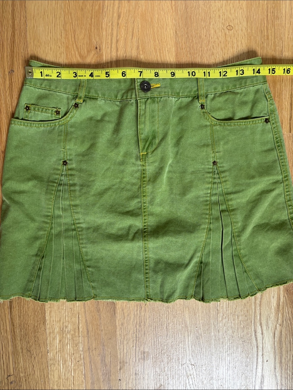 Y2K Fiorucci Green Pleated Mini Skirt Size 5 - Picture 7 of 7
